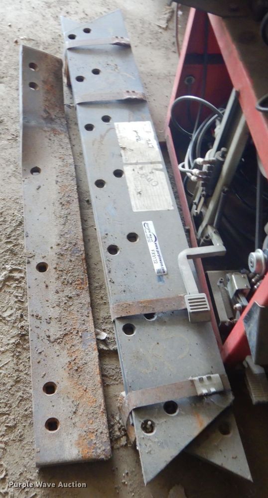 image for item FX9132 (5) V-plow cutting edges