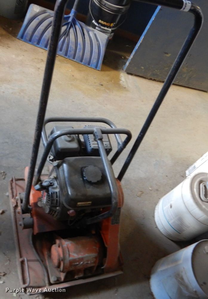 image for item FX9134 Mikasa MVC-90 plate compactor