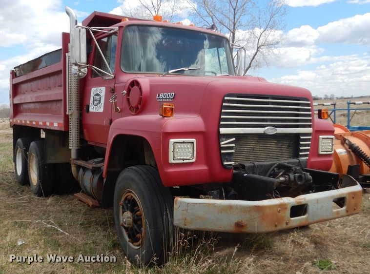 image for item FX9135 1991 Ford L8000 dump truck