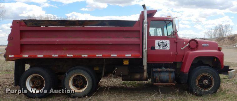 image for item FX9135 1991 Ford L8000 dump truck