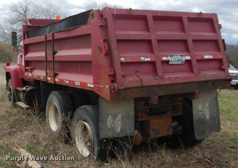 image for item FX9135 1991 Ford L8000 dump truck