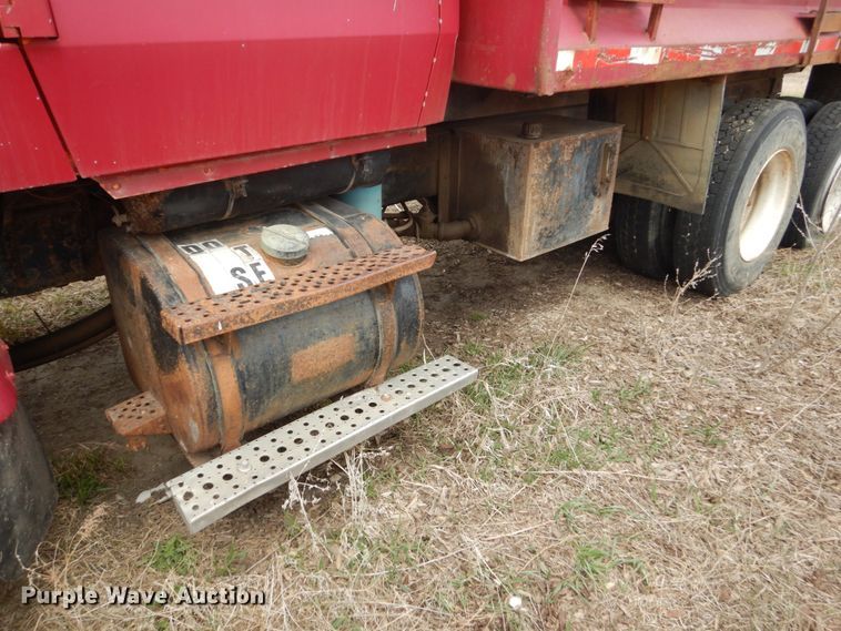 image for item FX9135 1991 Ford L8000 dump truck