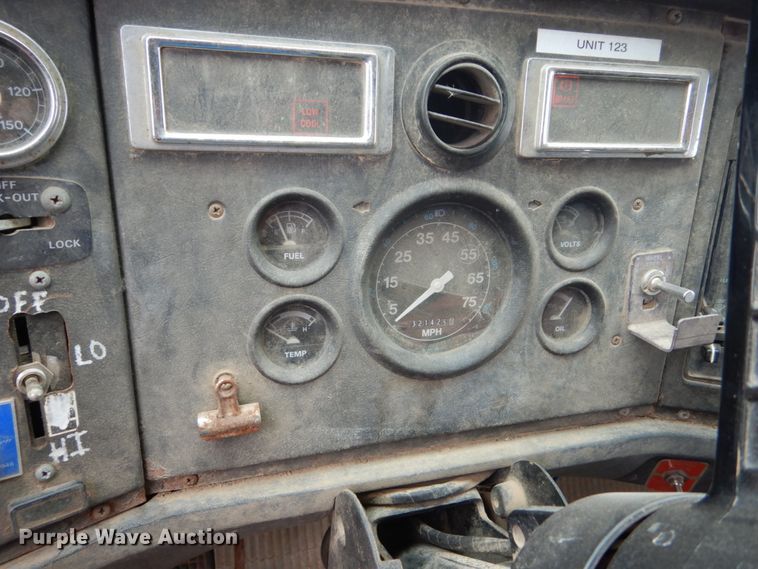 image for item FX9135 1991 Ford L8000 dump truck