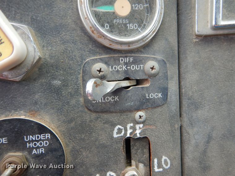 image for item FX9135 1991 Ford L8000 dump truck