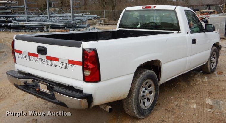 image for item GB9839 2005 Chevrolet Silverado 1500 pickup truck