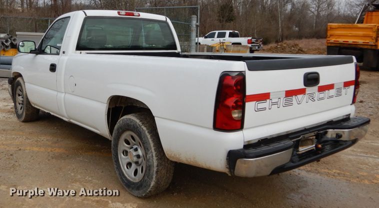 image for item GB9839 2005 Chevrolet Silverado 1500 pickup truck