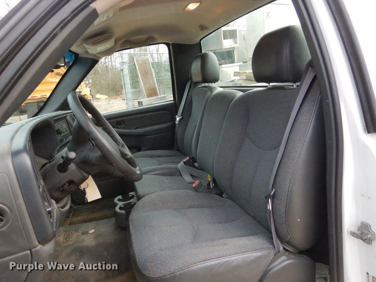 image for item GB9839 2005 Chevrolet Silverado 1500 pickup truck