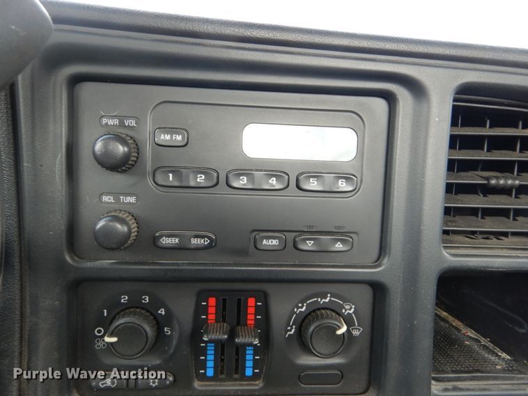 image for item GB9839 2005 Chevrolet Silverado 1500 pickup truck