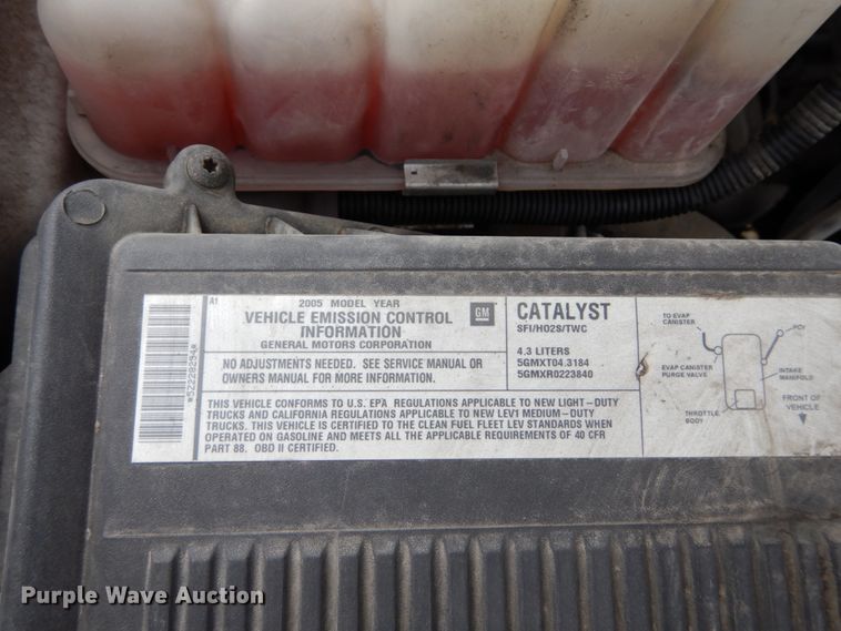 image for item GB9839 2005 Chevrolet Silverado 1500 pickup truck