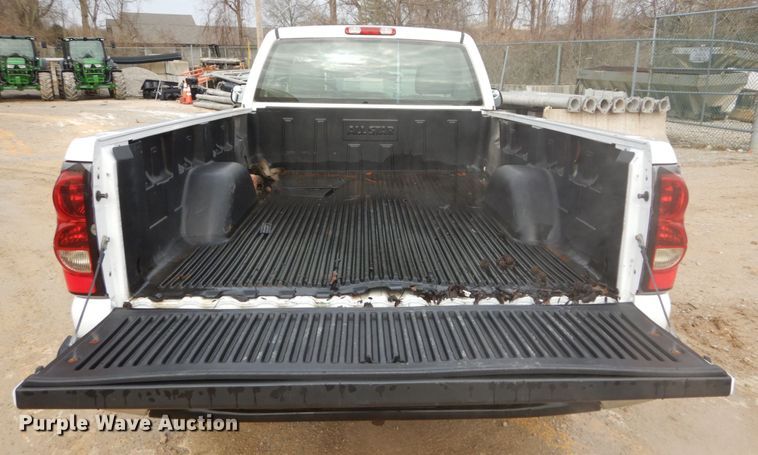 image for item GB9839 2005 Chevrolet Silverado 1500 pickup truck