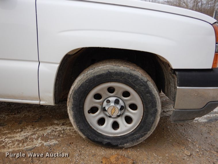 image for item GB9839 2005 Chevrolet Silverado 1500 pickup truck