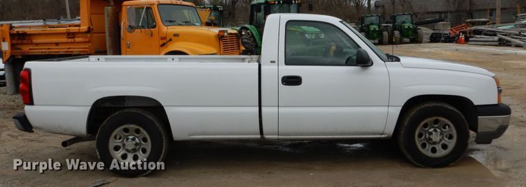 image for item GB9845 2005 Chevrolet Silverado 1500 pickup truck