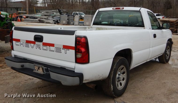 image for item GB9845 2005 Chevrolet Silverado 1500 pickup truck