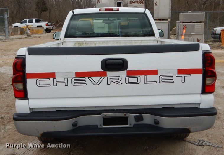 image for item GB9845 2005 Chevrolet Silverado 1500 pickup truck