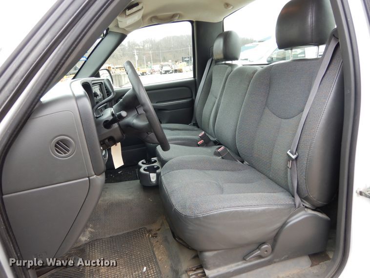 image for item GB9845 2005 Chevrolet Silverado 1500 pickup truck