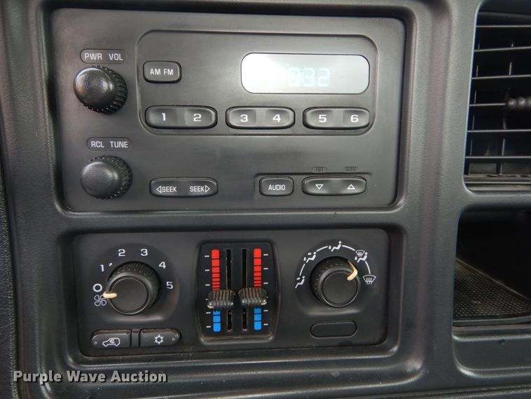 image for item GB9845 2005 Chevrolet Silverado 1500 pickup truck