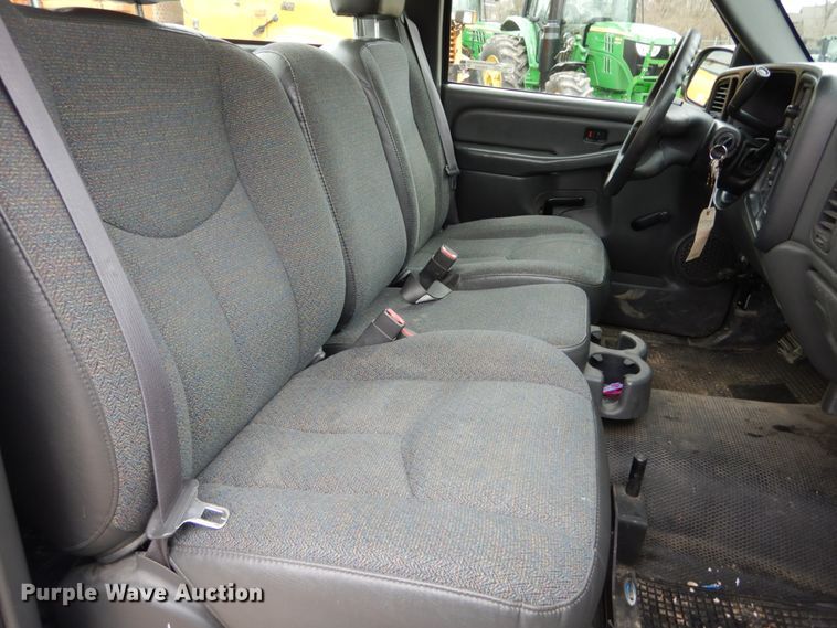 image for item GB9845 2005 Chevrolet Silverado 1500 pickup truck