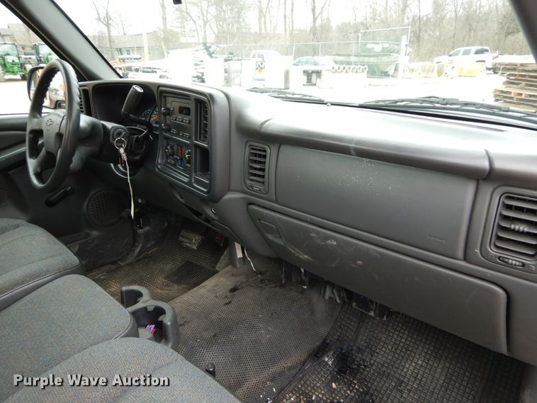 image for item GB9845 2005 Chevrolet Silverado 1500 pickup truck