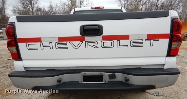 image for item GB9845 2005 Chevrolet Silverado 1500 pickup truck