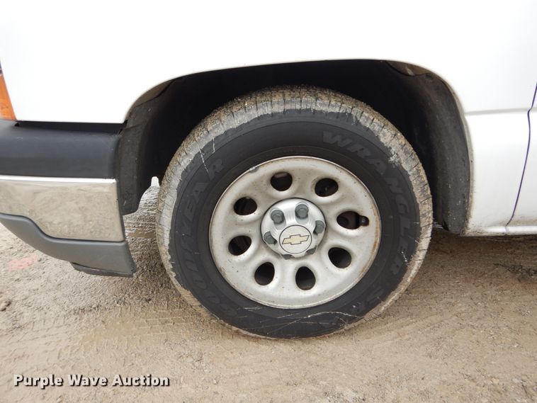 image for item GB9845 2005 Chevrolet Silverado 1500 pickup truck