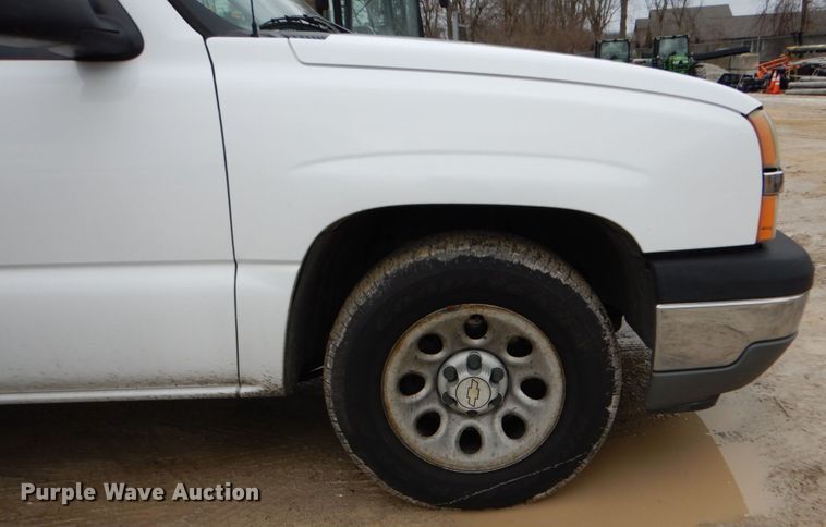 image for item GB9845 2005 Chevrolet Silverado 1500 pickup truck