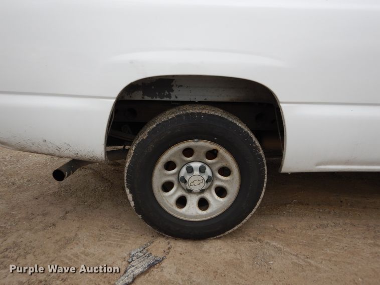 image for item GB9845 2005 Chevrolet Silverado 1500 pickup truck