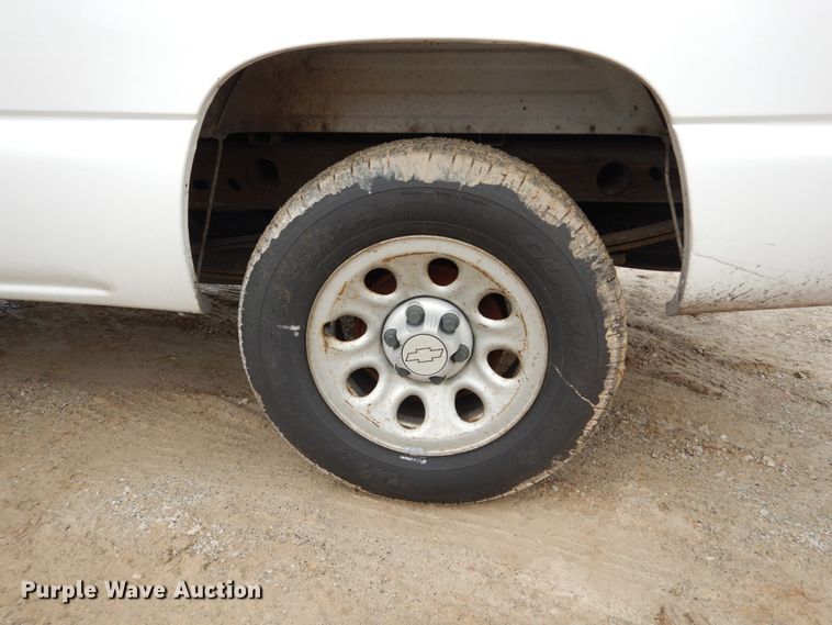 image for item GB9845 2005 Chevrolet Silverado 1500 pickup truck