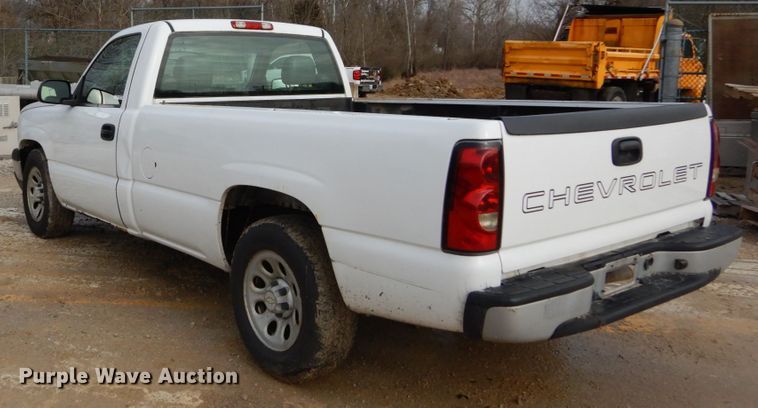 image for item GB9848 2005 Chevrolet Silverado 1500 pickup truck