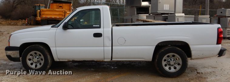 image for item GB9848 2005 Chevrolet Silverado 1500 pickup truck