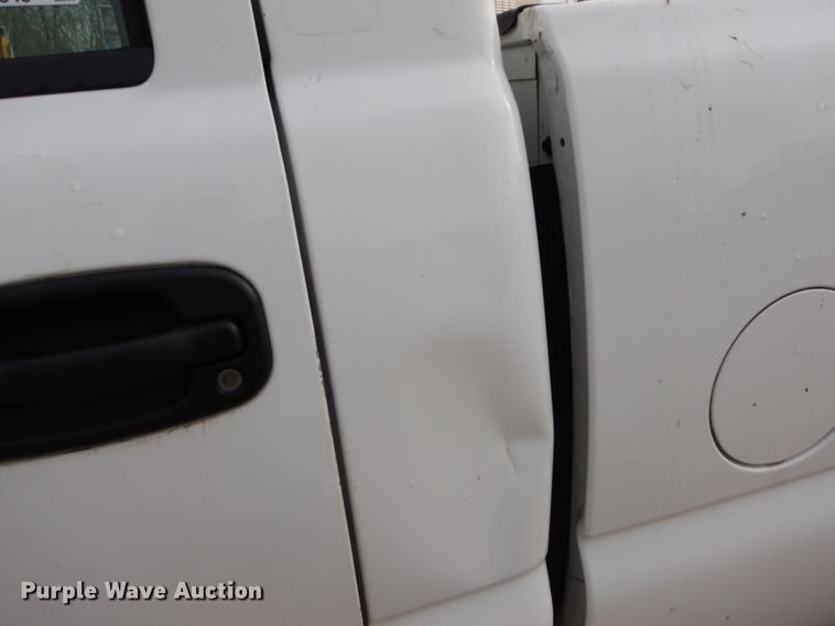 image for item GB9848 2005 Chevrolet Silverado 1500 pickup truck