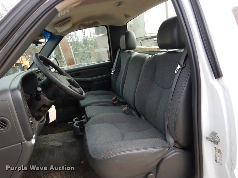 image for item GB9848 2005 Chevrolet Silverado 1500 pickup truck