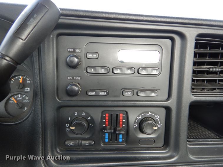 image for item GB9848 2005 Chevrolet Silverado 1500 pickup truck