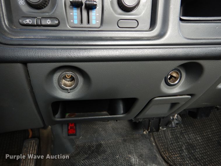 image for item GB9848 2005 Chevrolet Silverado 1500 pickup truck