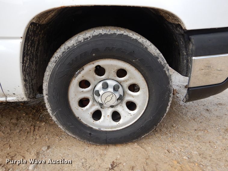 image for item GB9848 2005 Chevrolet Silverado 1500 pickup truck