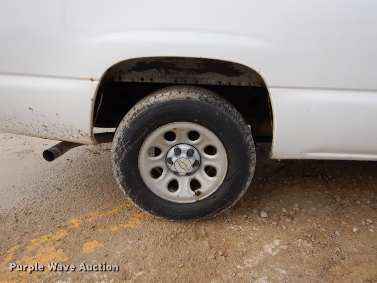 image for item GB9848 2005 Chevrolet Silverado 1500 pickup truck