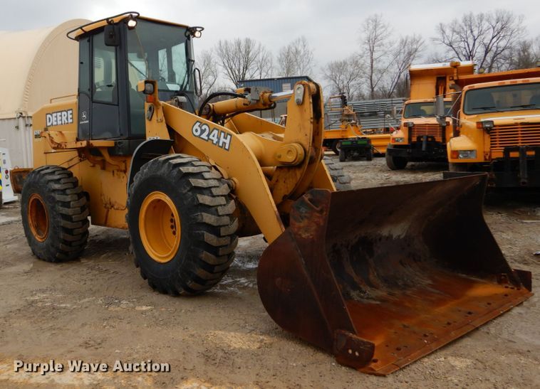 image for item GB9851 2003 John Deere 624H  wheel loader