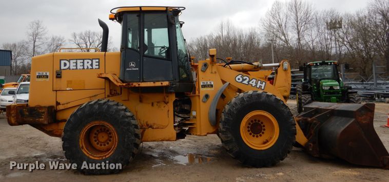 image for item GB9851 2003 John Deere 624H  wheel loader
