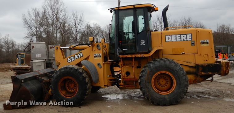 image for item GB9851 2003 John Deere 624H  wheel loader