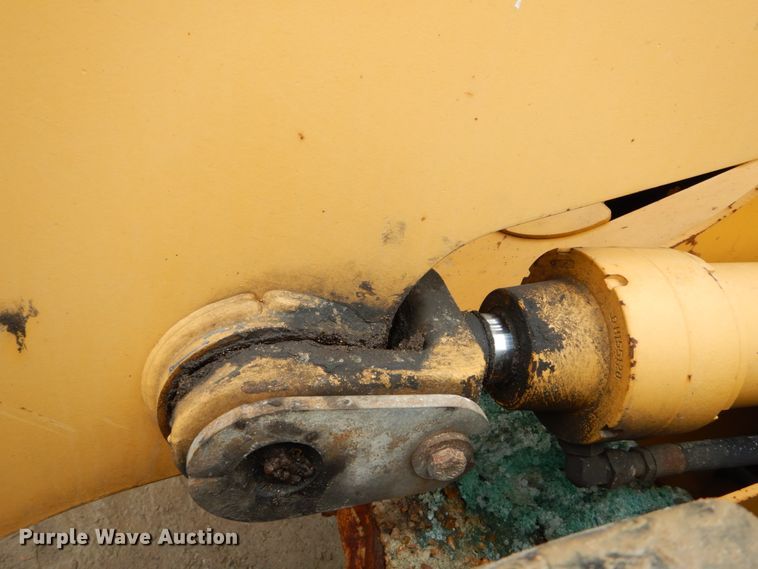 image for item GB9851 2003 John Deere 624H  wheel loader