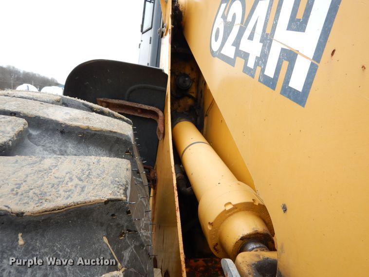 image for item GB9851 2003 John Deere 624H  wheel loader