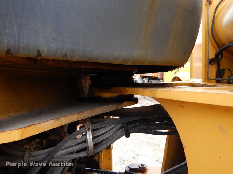 image for item GB9851 2003 John Deere 624H  wheel loader