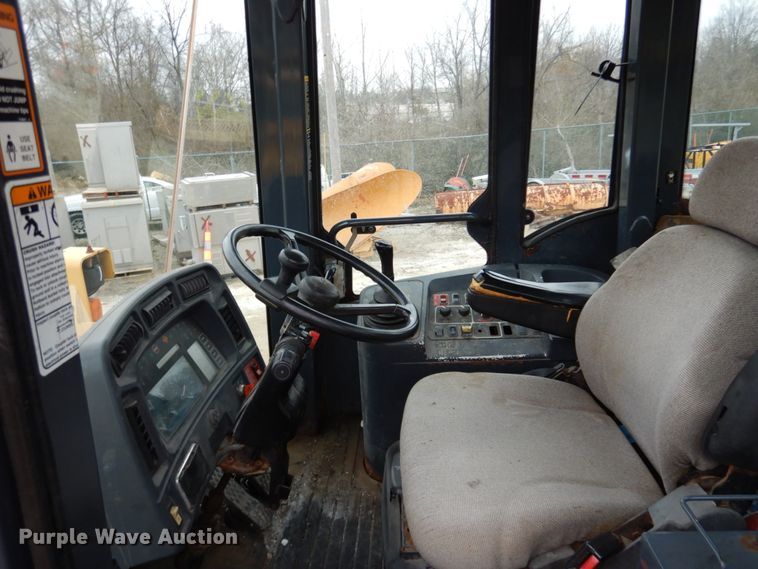 image for item GB9851 2003 John Deere 624H  wheel loader