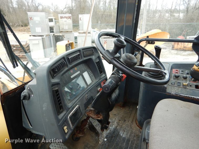 image for item GB9851 2003 John Deere 624H  wheel loader