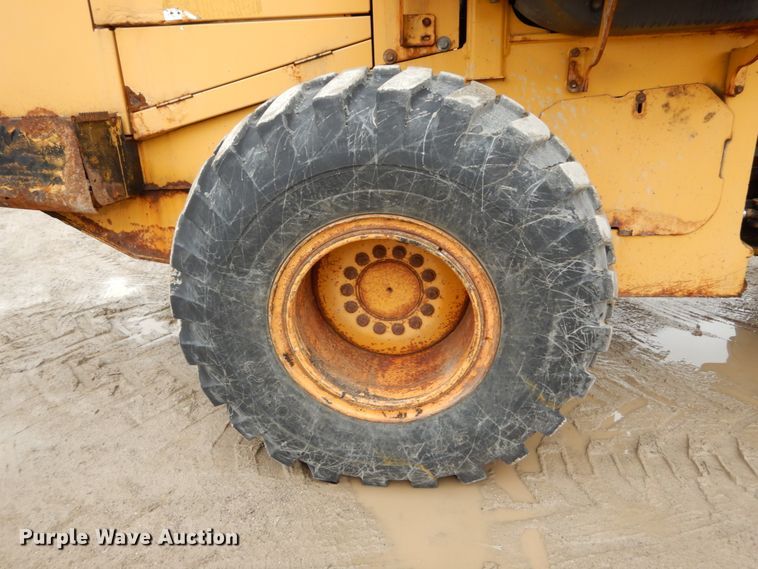 image for item GB9851 2003 John Deere 624H  wheel loader