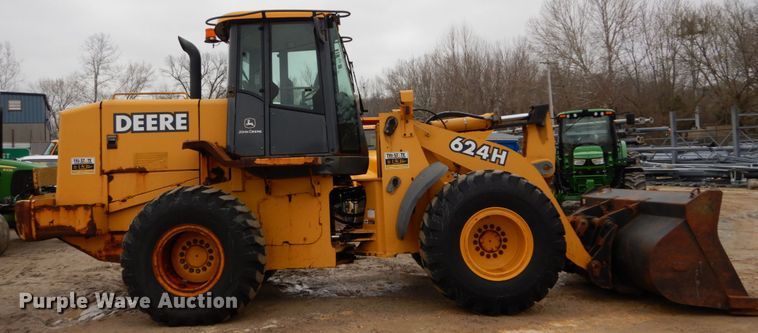 image for item GB9853 2003 John Deere 624H  wheel loader