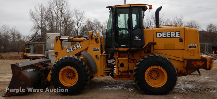 image for item GB9853 2003 John Deere 624H  wheel loader
