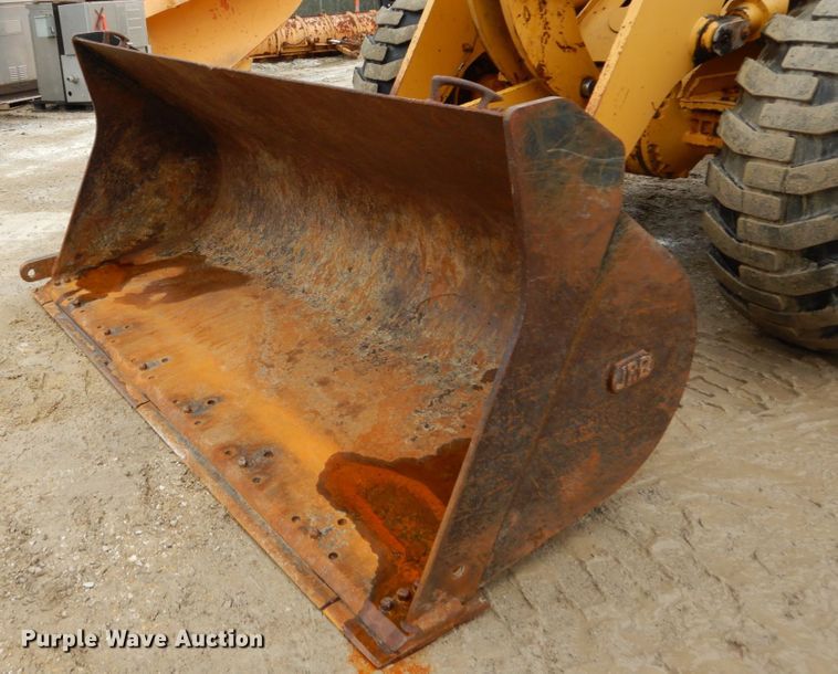 image for item GB9853 2003 John Deere 624H  wheel loader