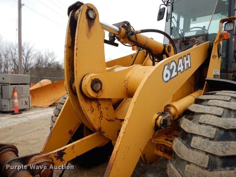 image for item GB9853 2003 John Deere 624H  wheel loader