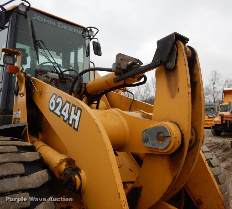 image for item GB9853 2003 John Deere 624H  wheel loader