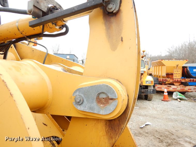 image for item GB9853 2003 John Deere 624H  wheel loader